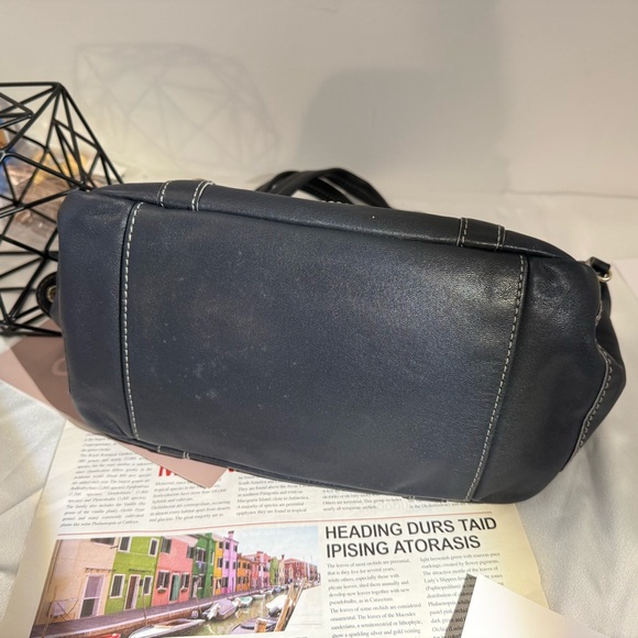 Authentic Burberry Vintage Navy Blue Leather Boston Bag - Classic Check Interior - Picture 5 of 11